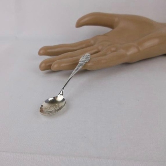 Vintage Sterling Silver Santa Christmas Sugar Spoon - Picture 2 of 5